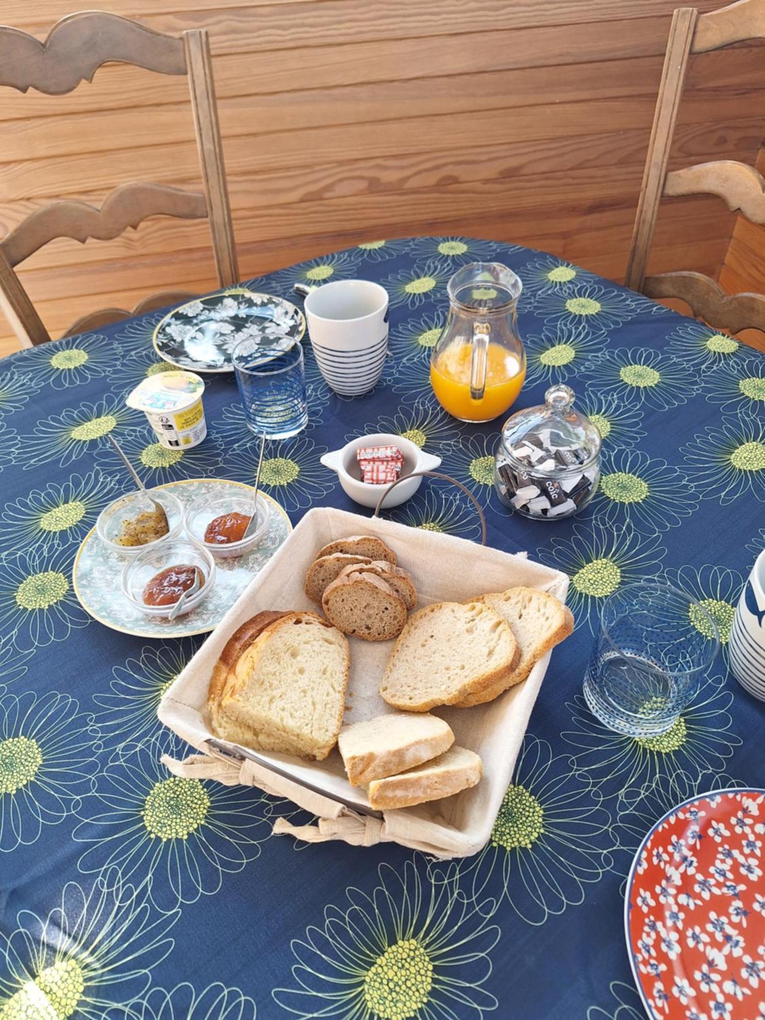 ロクテュディ Nouelig Bras Bed & Breakfast エクステリア 写真